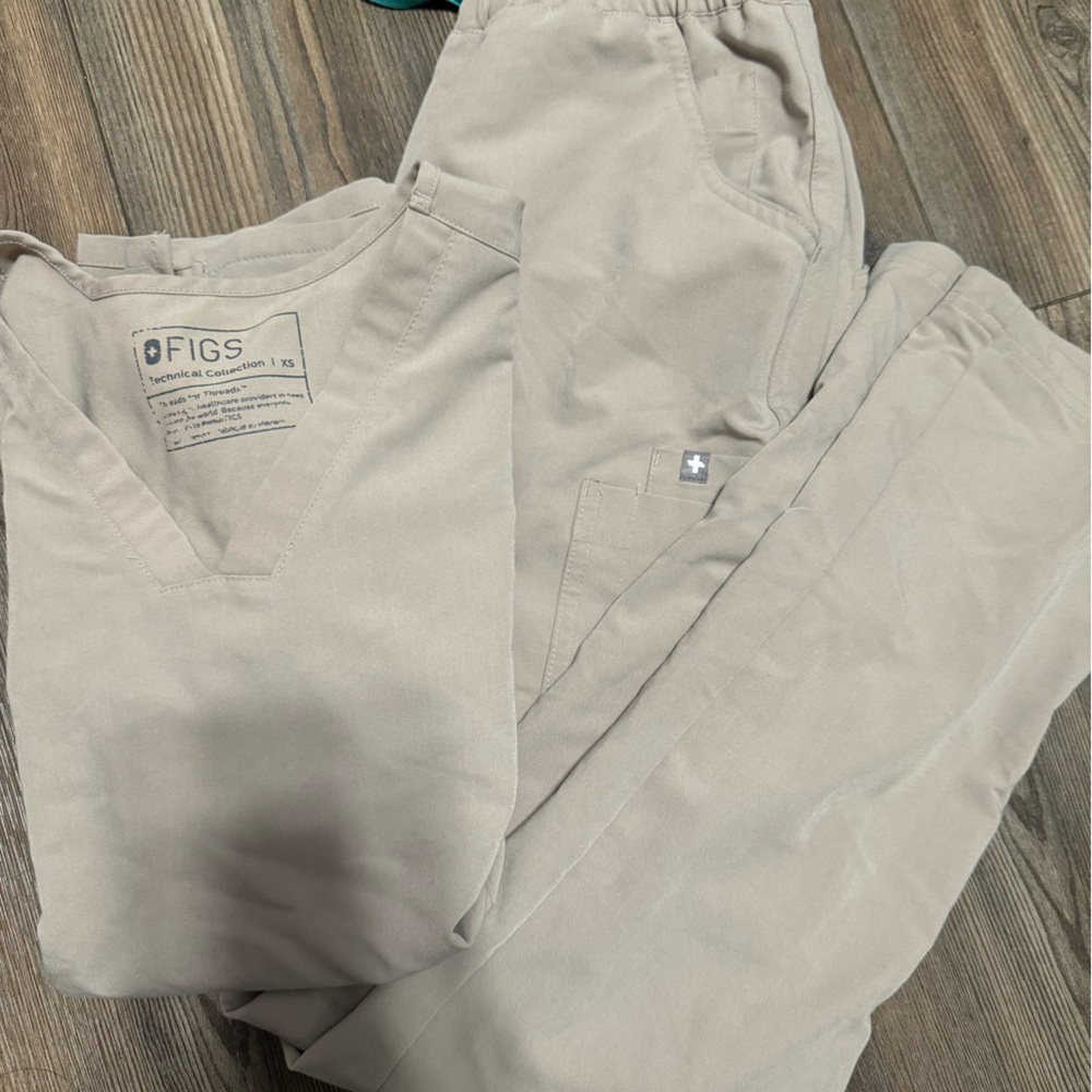 Figs scrub set